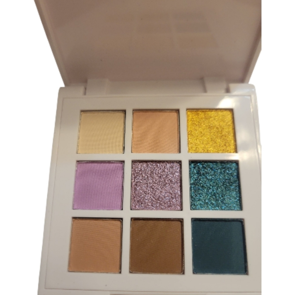 You & Me in Miami Eyeshadow Palette - Picture 2 of 5
